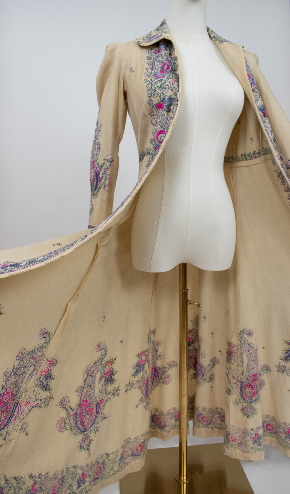 Early 20th Century Sozni Silk Embroidered Woollen Kashmiri Robe Jacket Dress