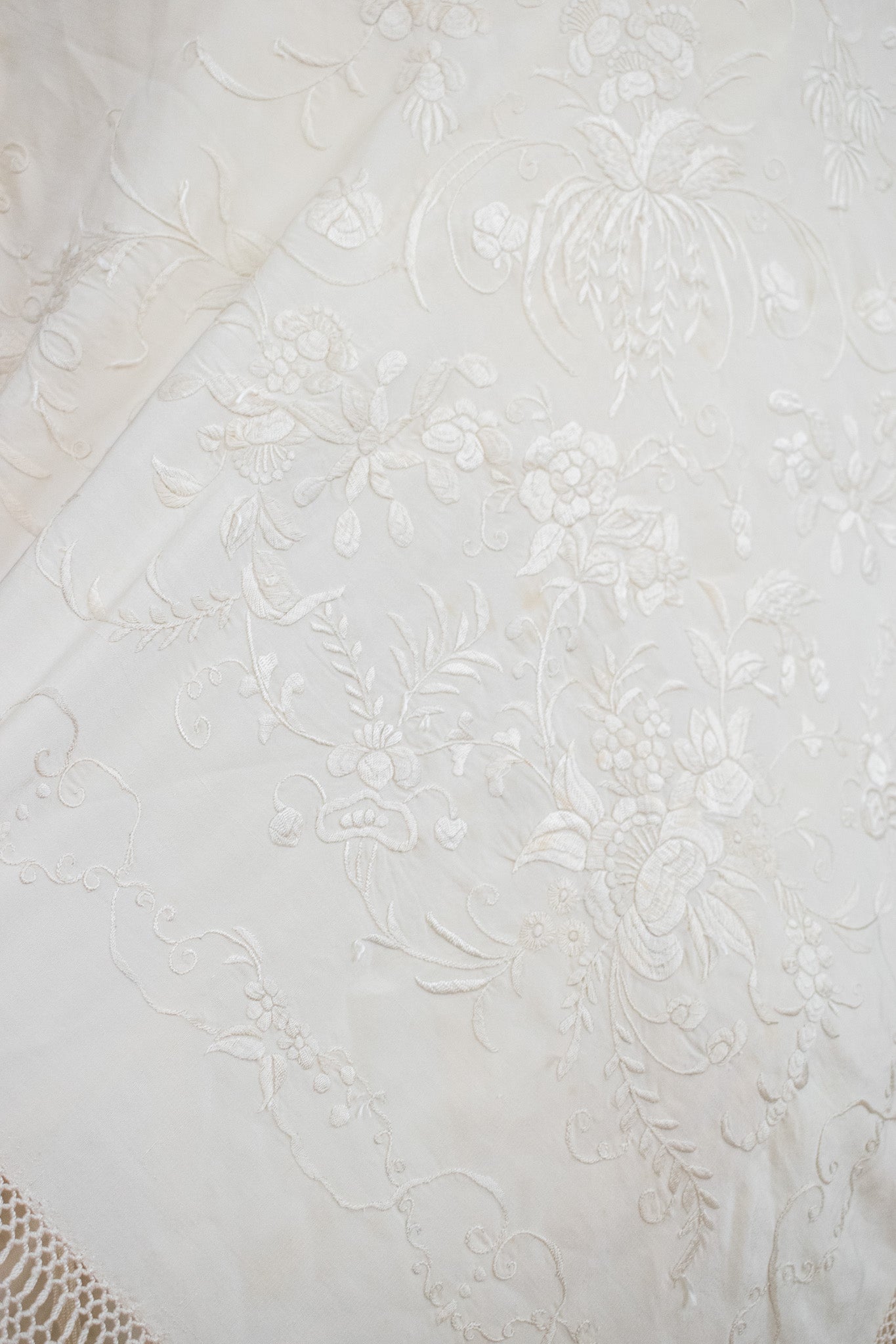 Antique Late Victorian Ivory Silk Canton Floral Embroidered Piano Fringed Shawl