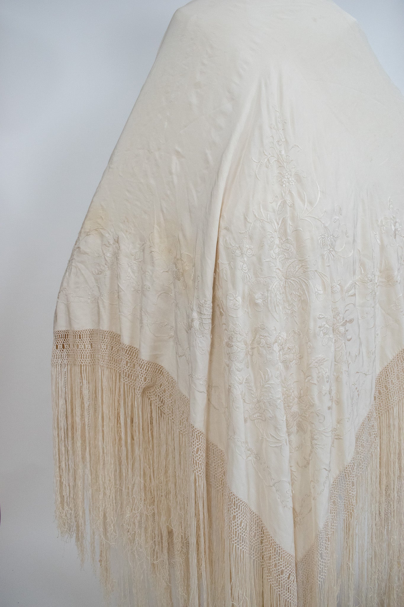Antique Late Victorian Ivory Silk Canton Floral Embroidered Piano Fringed Shawl