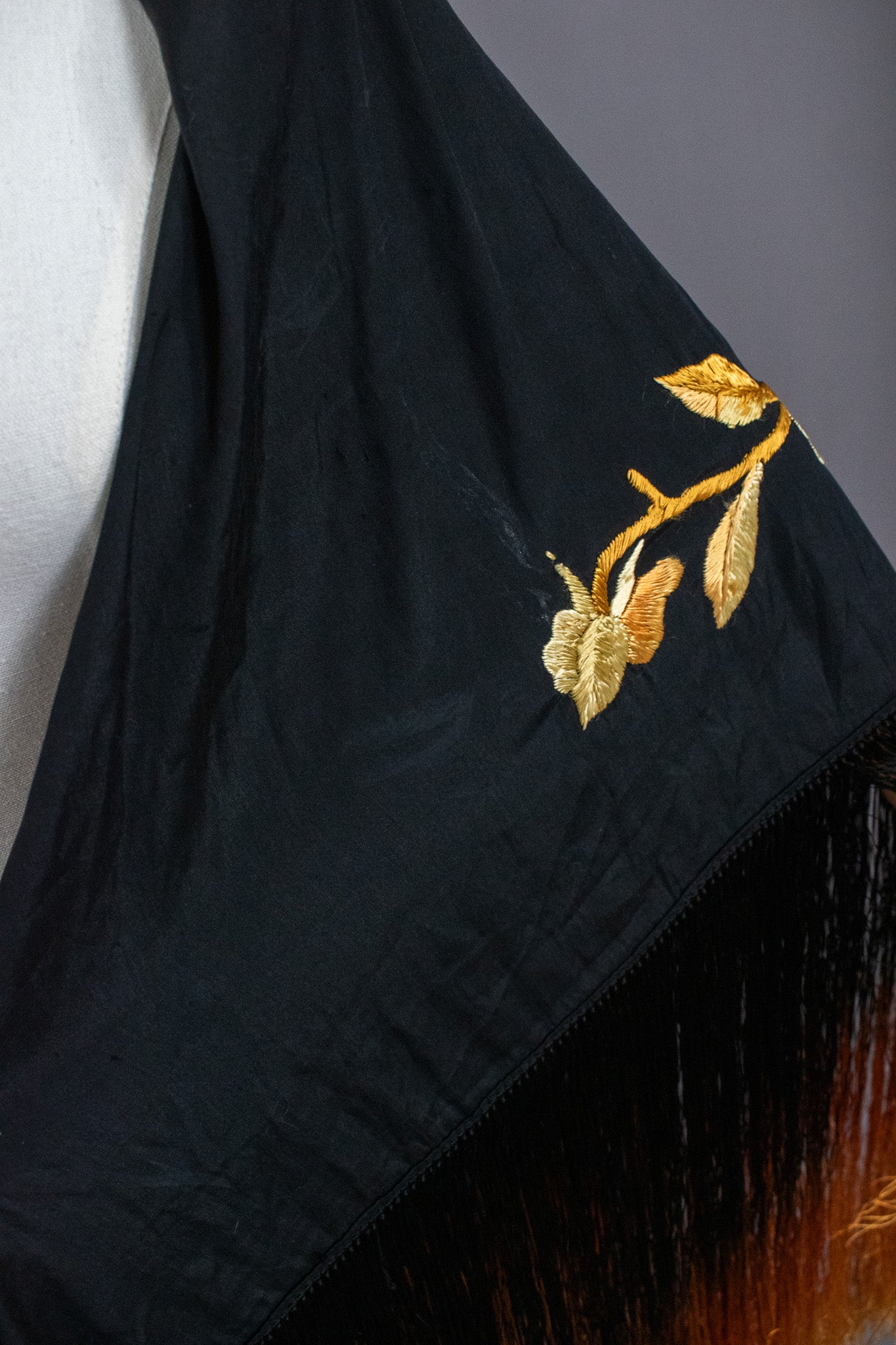Vintage 1930s Silk Embroidered Piano Manton de Manila Ombre Fringed Shawl with Provenance